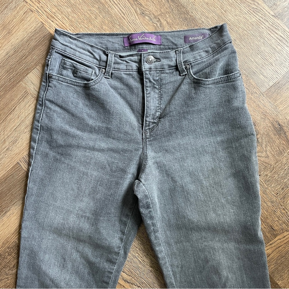 Gloria Vanderbilt Amanda Grey Gray Ankle Cropped Jeans with Distressed Hem 6 - Picture 4 of 7